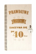 Drewniane pudełko, koperta - z okazji 40 urodzin - (wzór 1)
